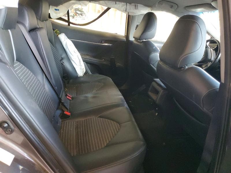 2018 TOYOTA CAMRY SE 10