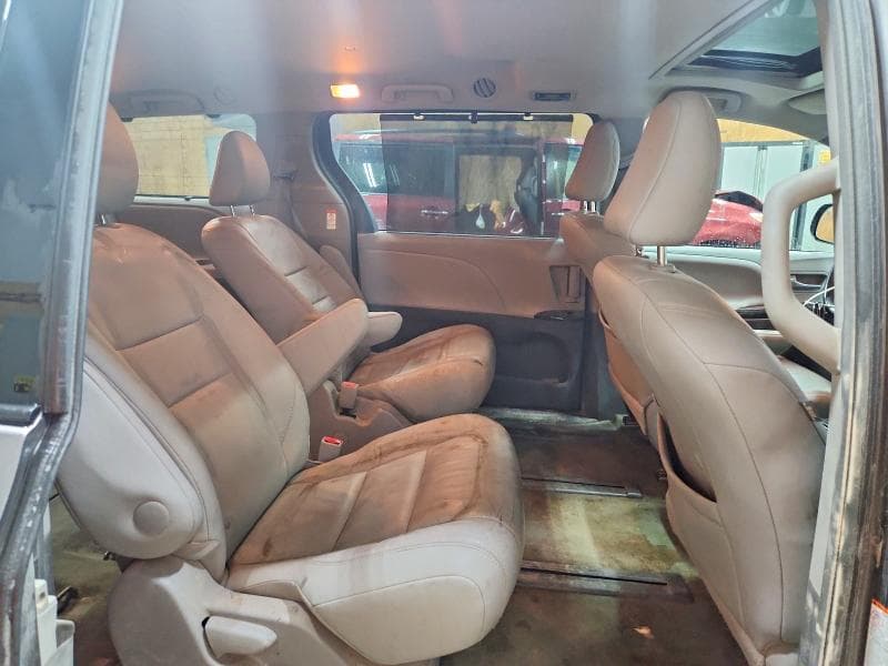 2017 TOYOTA SIENNA XLE 7-PASSENGER 11