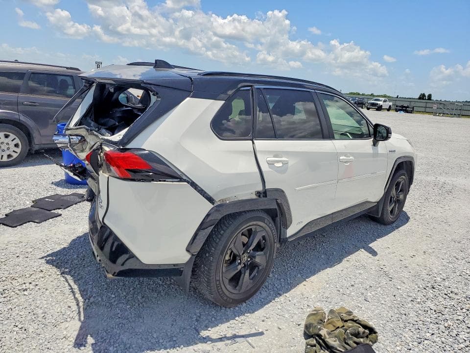 2019 TOYOTA RAV4 XSE 3