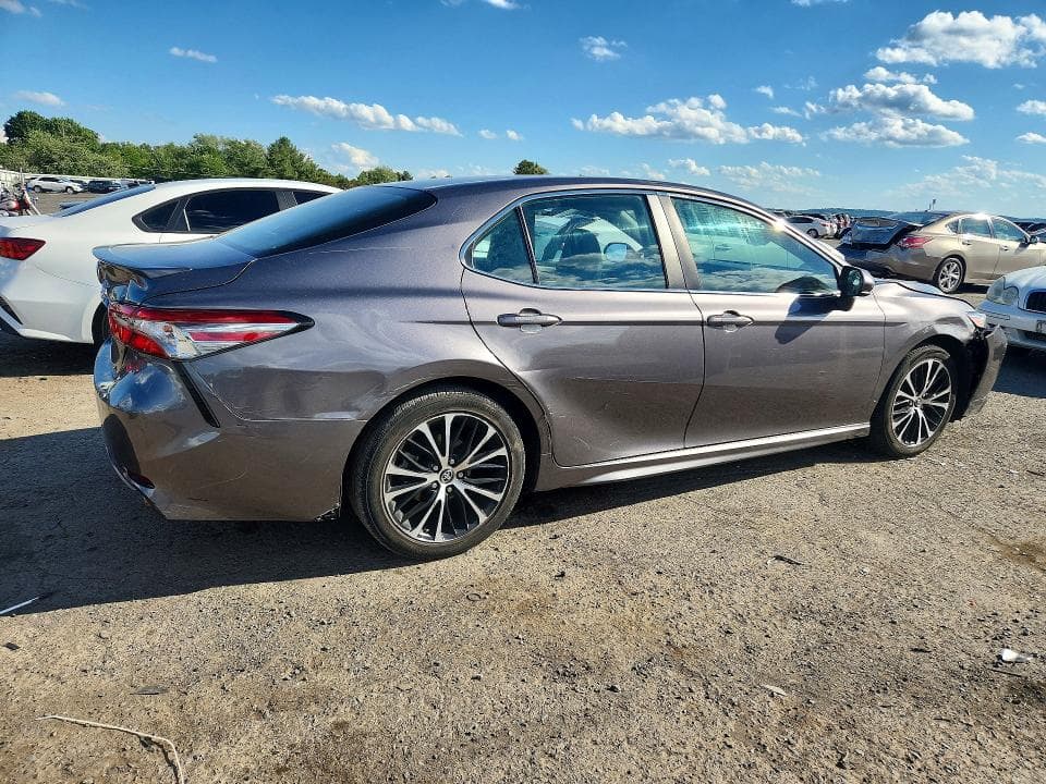 2018 TOYOTA CAMRY SE 3