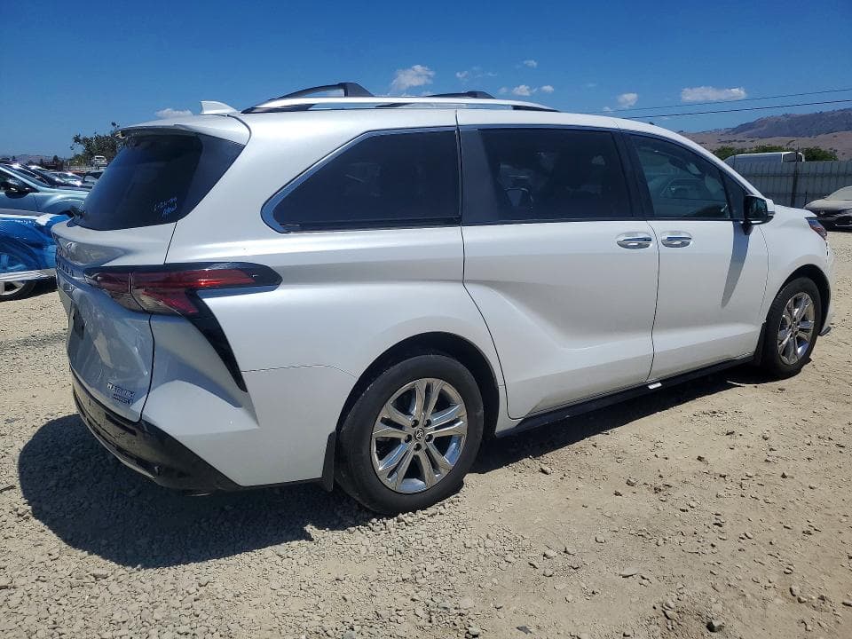 2024 TOYOTA SIENNA PLATINUM 7-PASSENGER 3