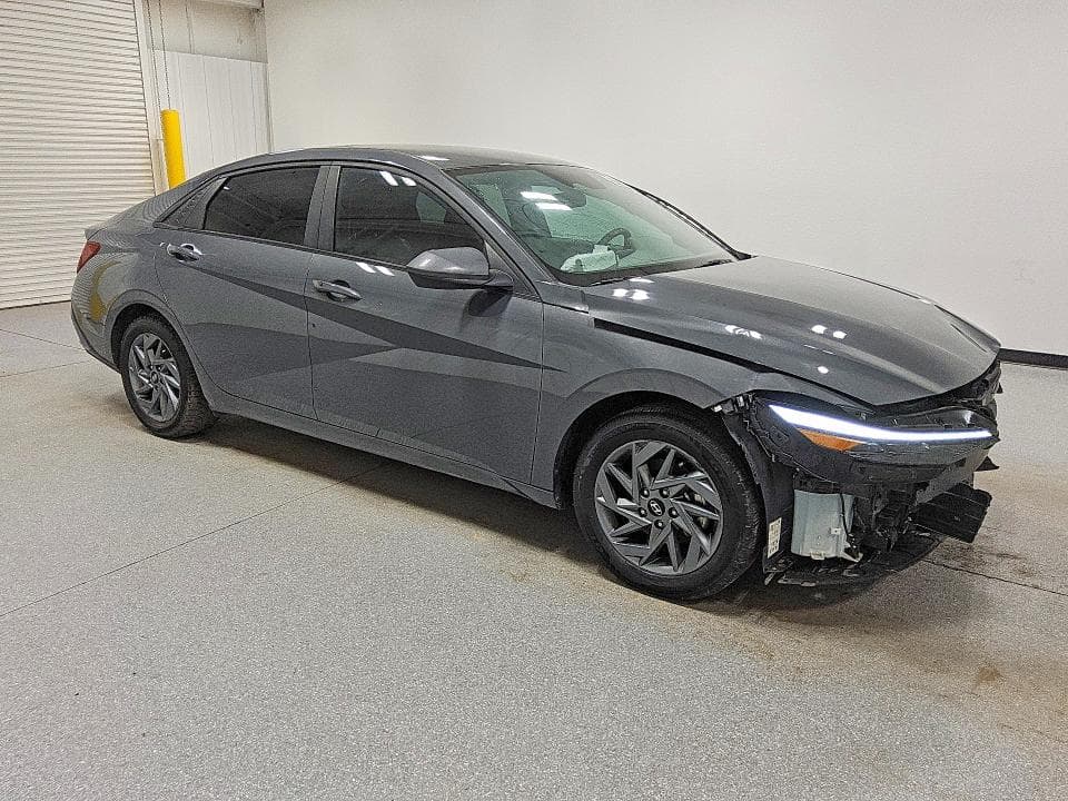 2024 HYUNDAI ELANTRA SEL 4