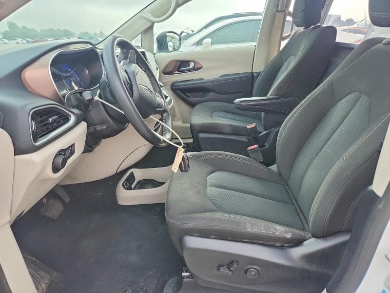 2023 CHRYSLER VOYAGER LX 7