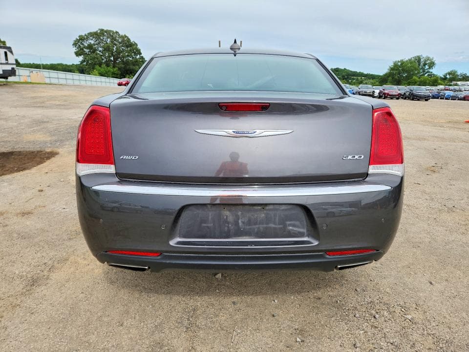 2018 CHRYSLER 300 LIMITED 6