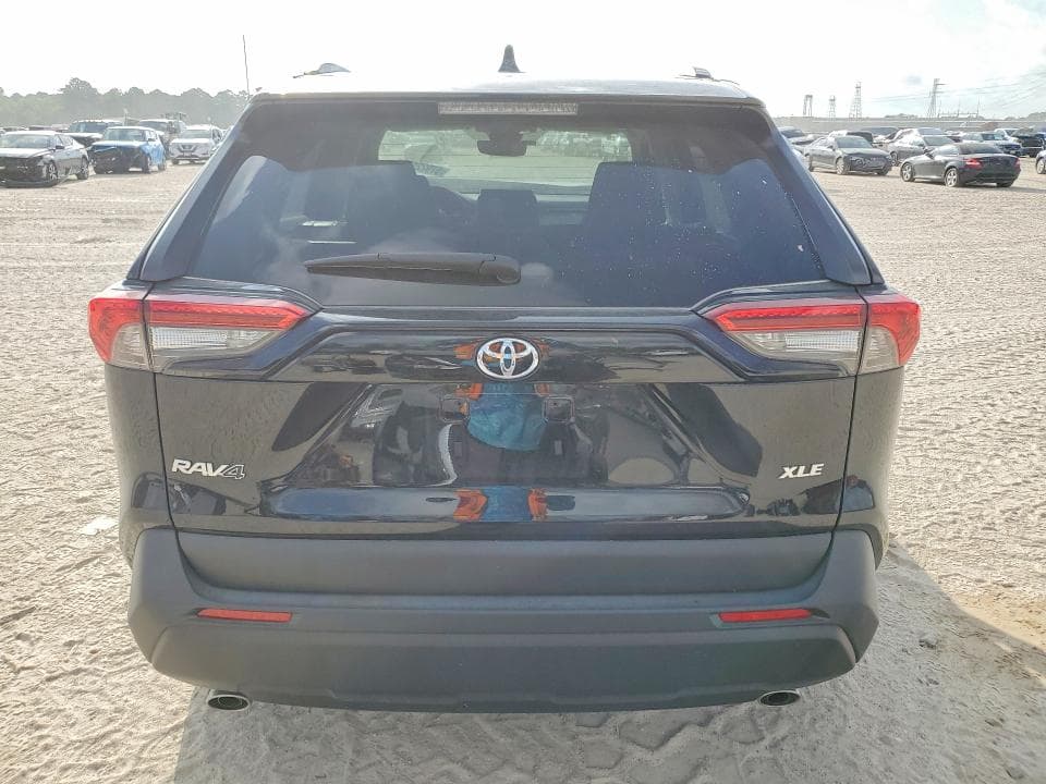 2025 TOYOTA RAV4 XLE 6