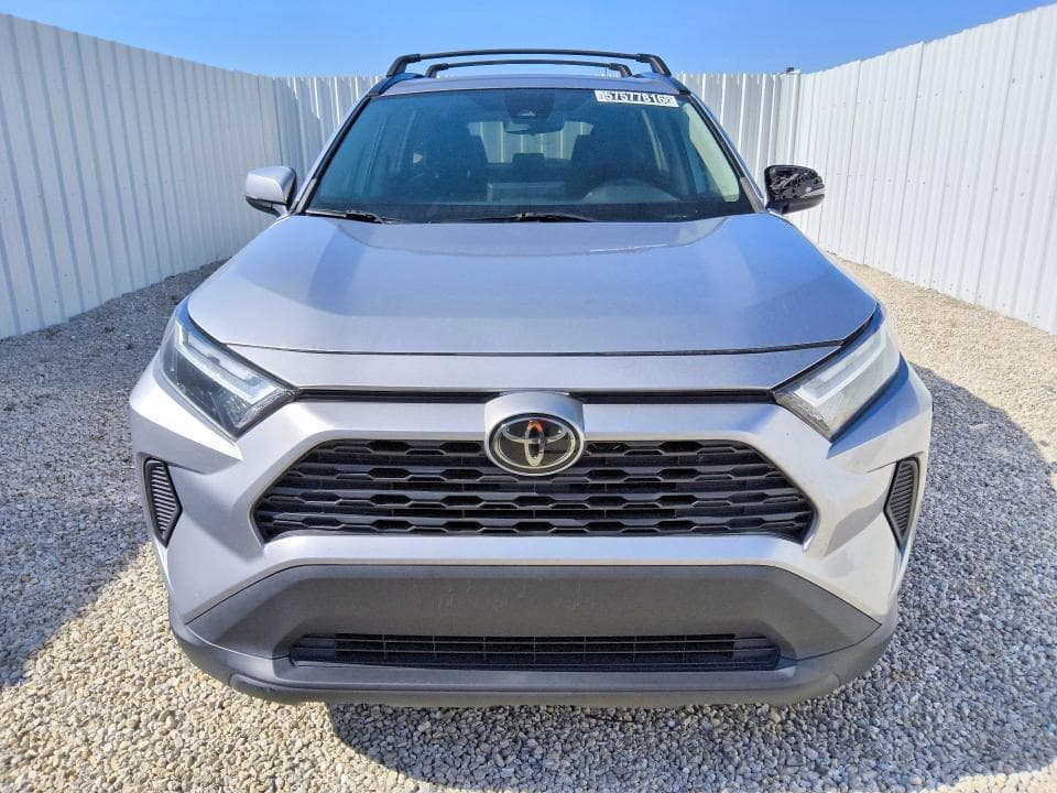 2023 TOYOTA RAV4 XLE 5