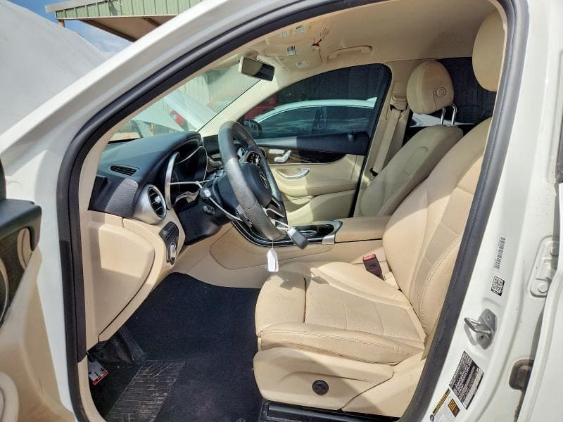 2020 MERCEDES-BENZ GLC 300 7
