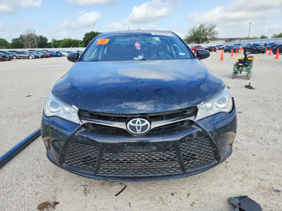 2017 TOYOTA CAMRY SE 5