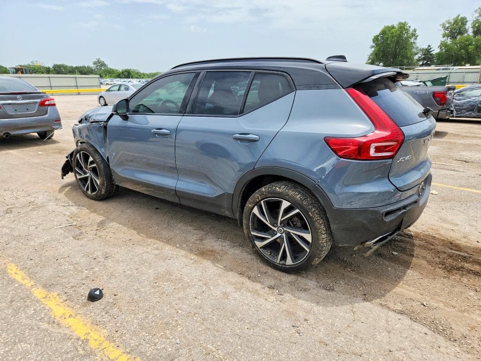 2020 VOLVO XC40 T4 R-DESIGN 2