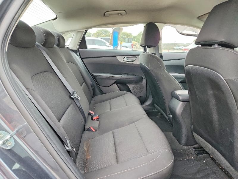 2021 KIA FORTE FE 10