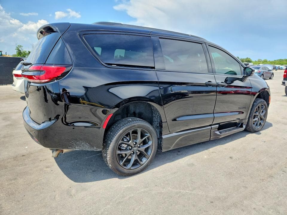 2024 CHRYSLER PACIFICA TOURING L 3