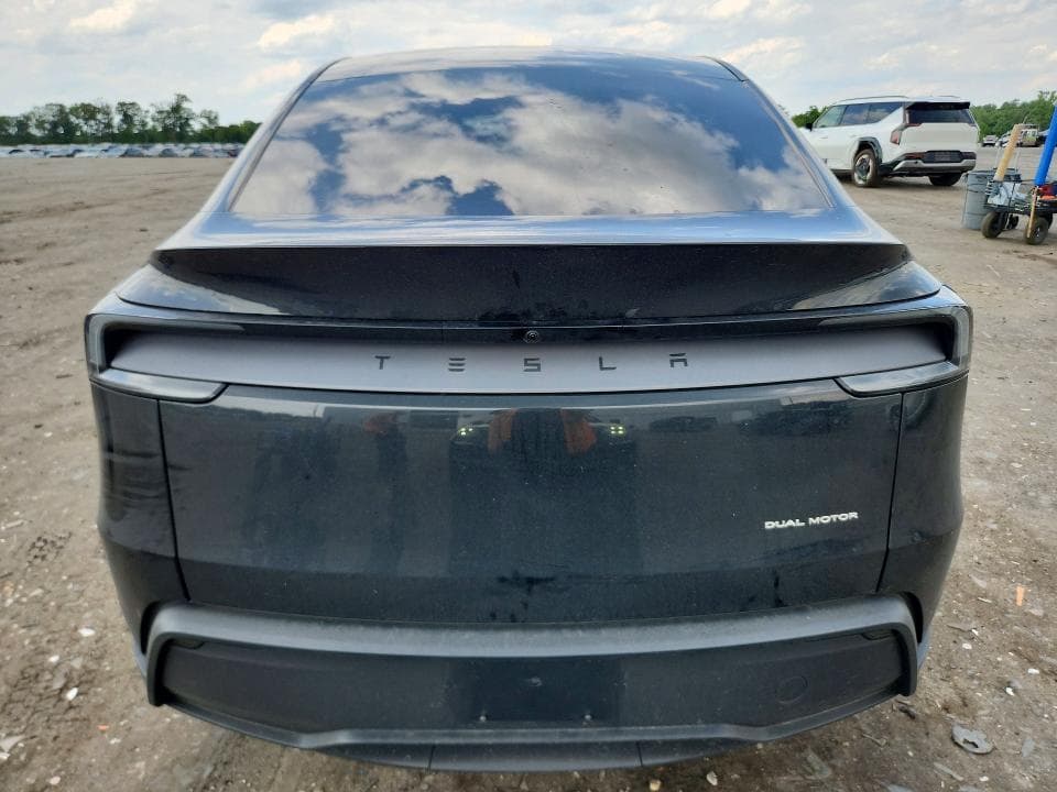 2026 TESLA MODEL Y 6
