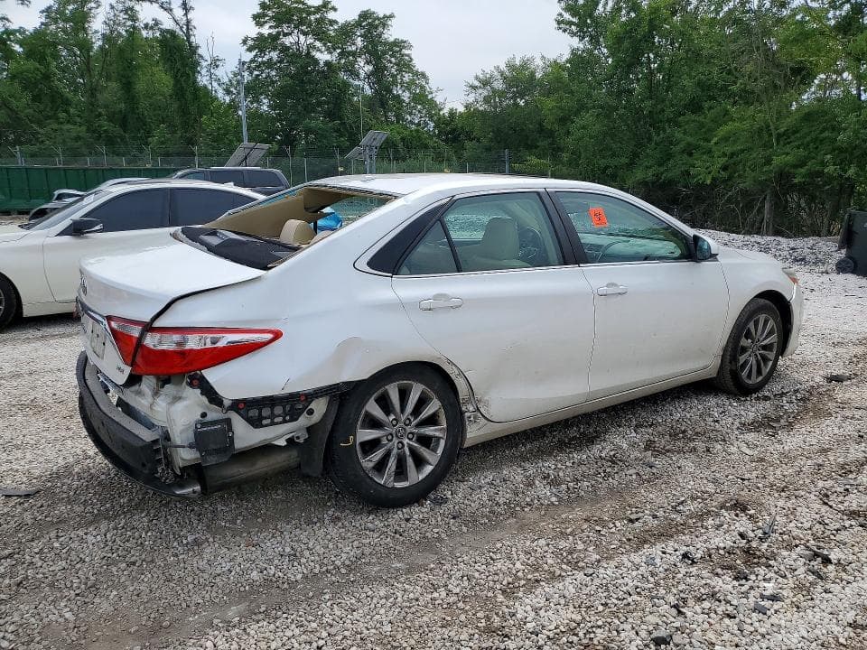 2017 TOYOTA CAMRY XLE 3