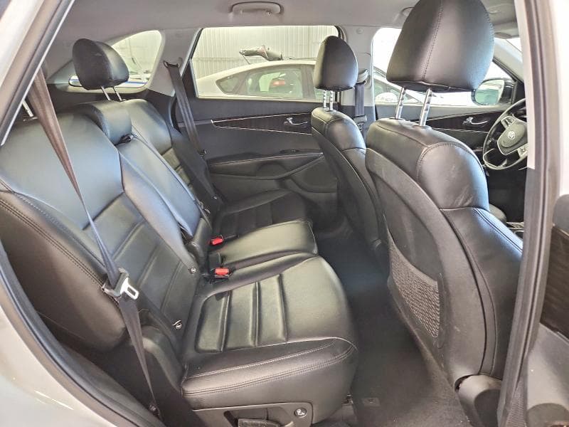 2020 KIA SORENTO S 11