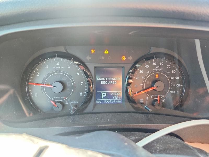 2017 TOYOTA SIENNA LE 9