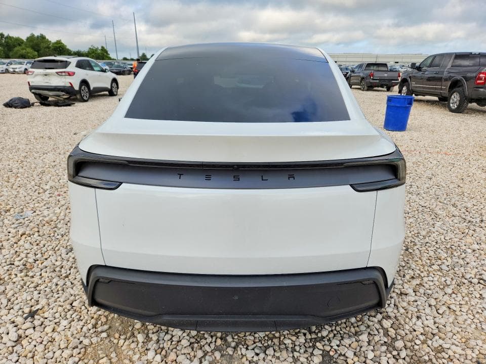 2026 TESLA MODEL Y 6