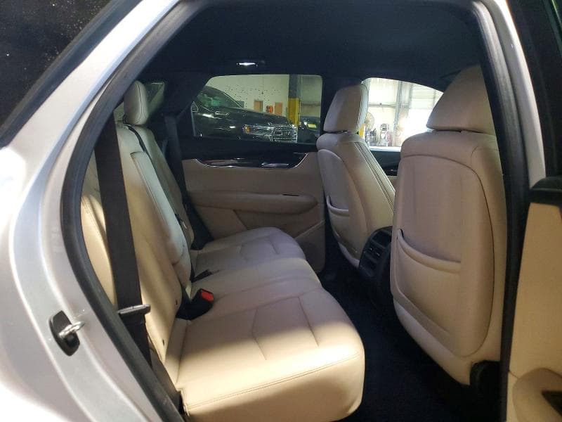 2017 CADILLAC XT5 11