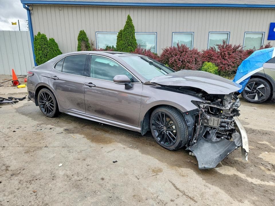 2022 TOYOTA CAMRY XSE 4