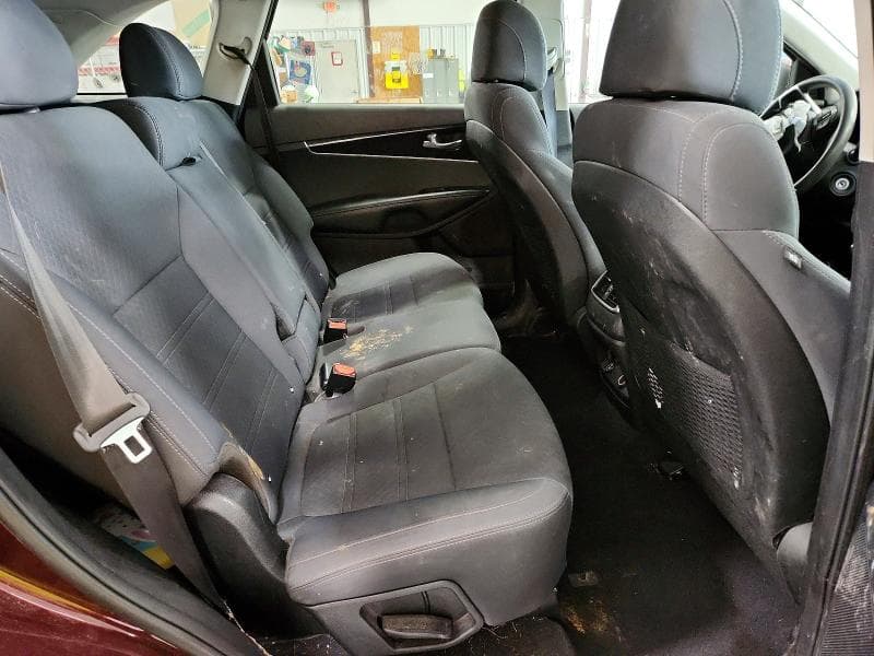 2017 KIA SORENTO LX V6 11