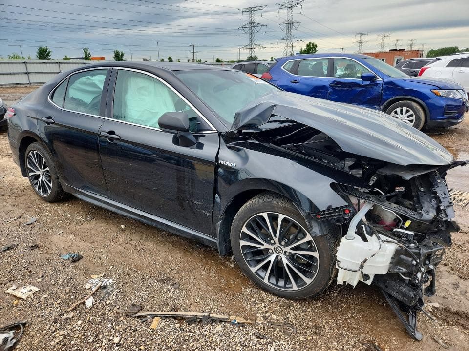 2020 TOYOTA CAMRY SE 4