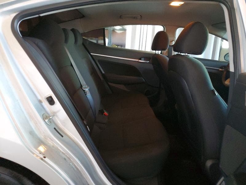 2020 HYUNDAI ELANTRA SEL 10