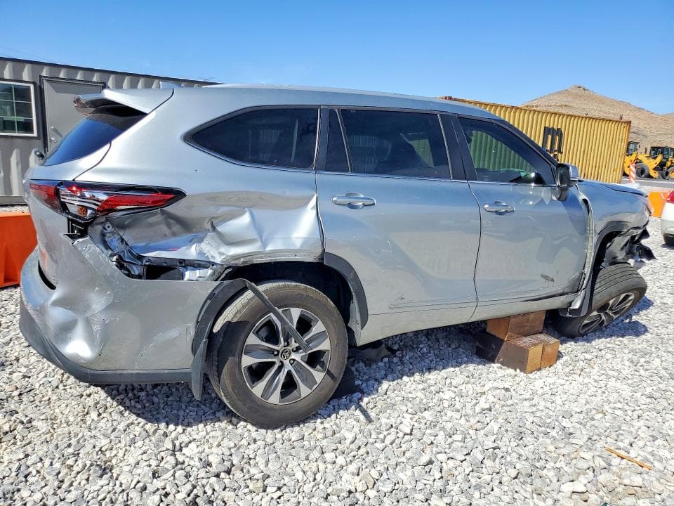 2023 TOYOTA HIGHLANDER XLE 3
