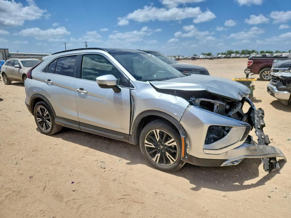 2023 MITSUBISHI ECLIPSE CROSS SE 4
