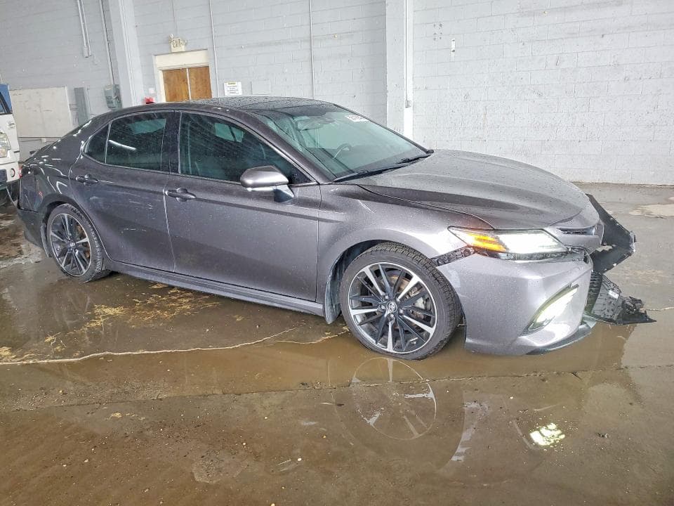 2019 TOYOTA CAMRY XSE 4