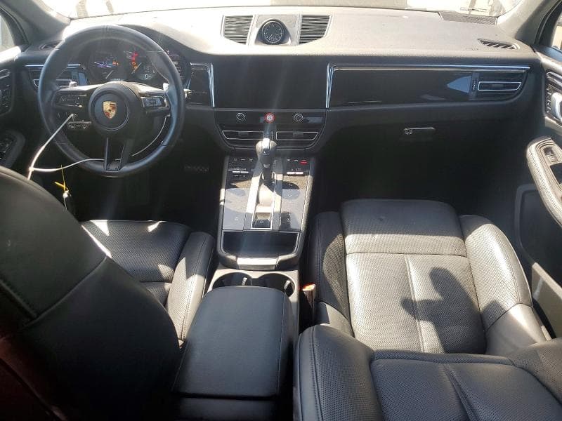 2024 PORSCHE MACAN BASE 8