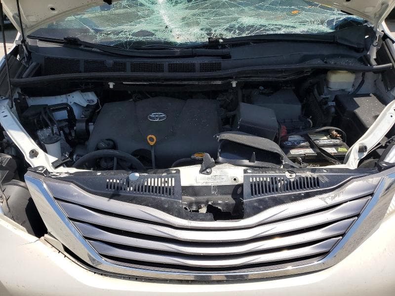 2017 TOYOTA SIENNA XLE 7-PASSENGER 12