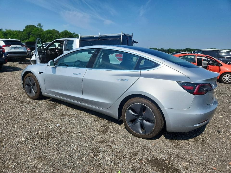 2018 TESLA MODEL 3 2