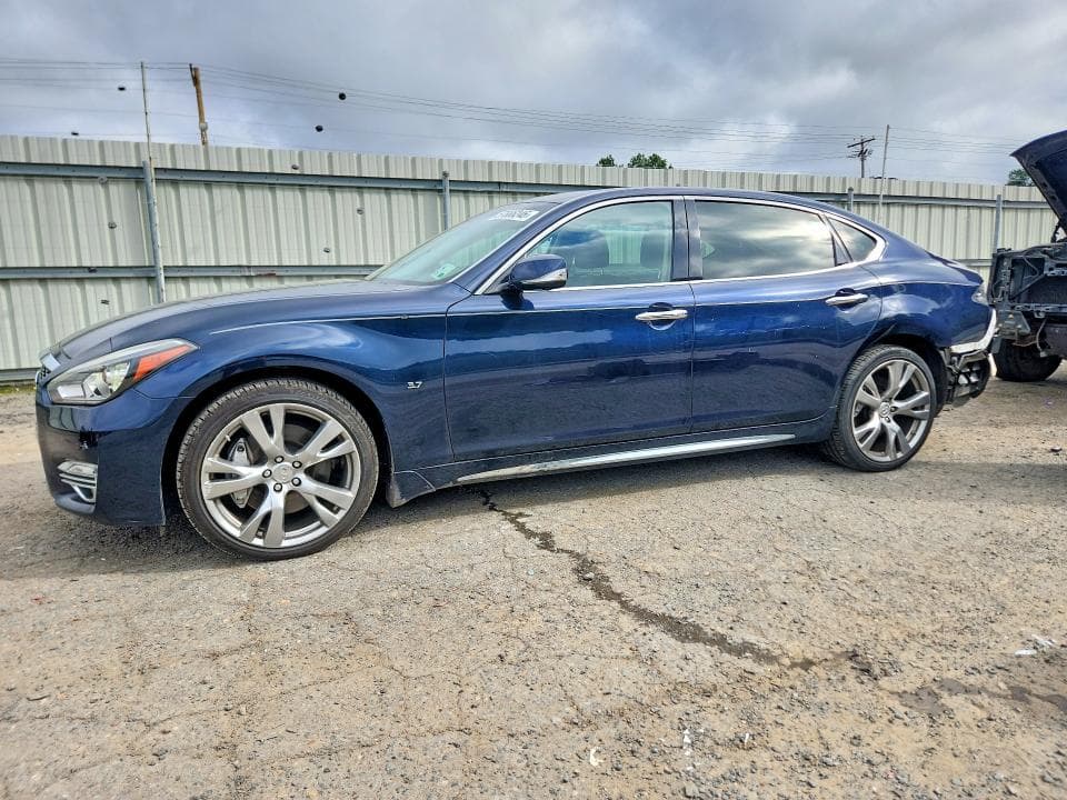 2017 INFINITI Q70 - 1