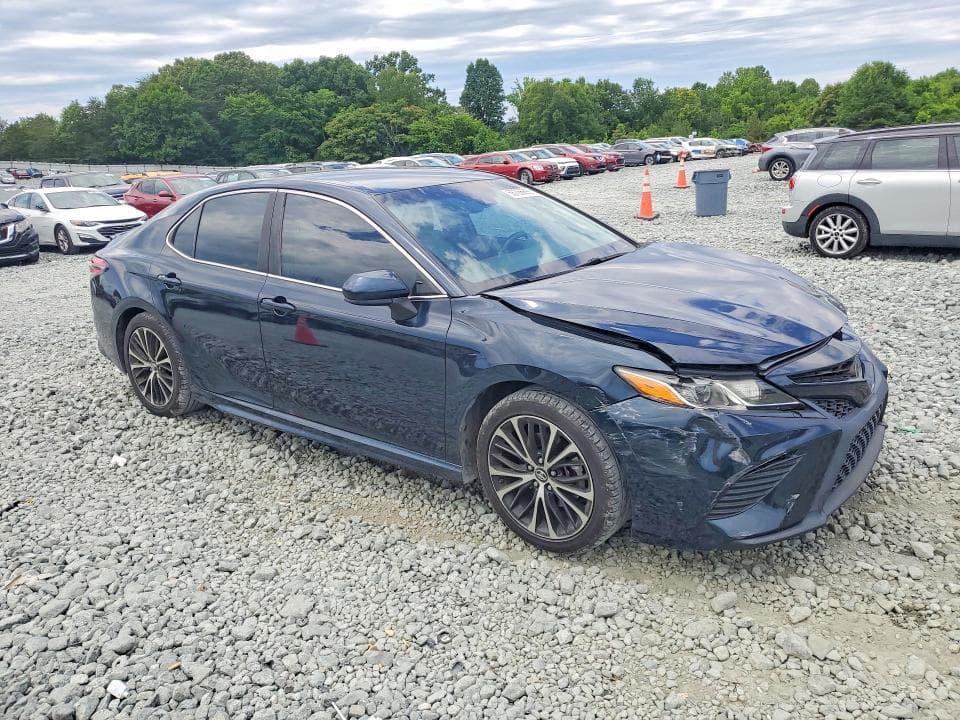 2018 TOYOTA CAMRY SE 4