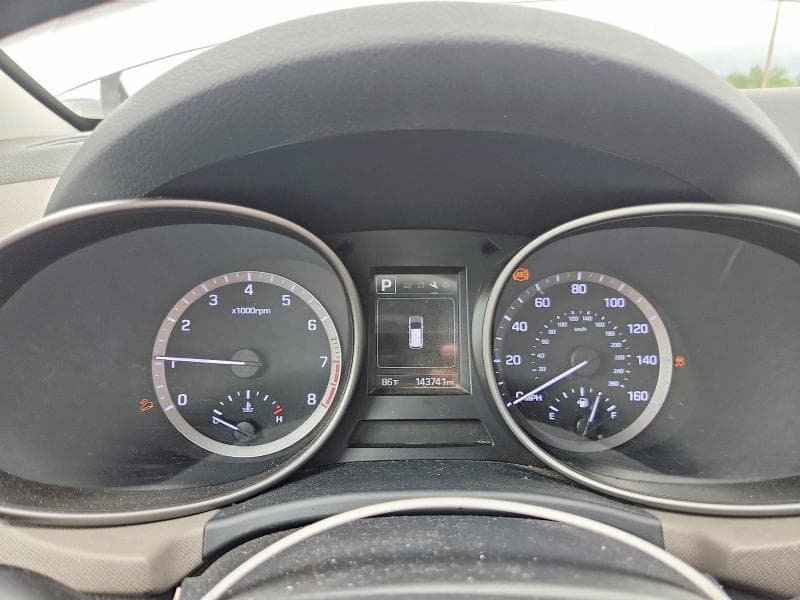 2017 HYUNDAI SANTA FE SE 9