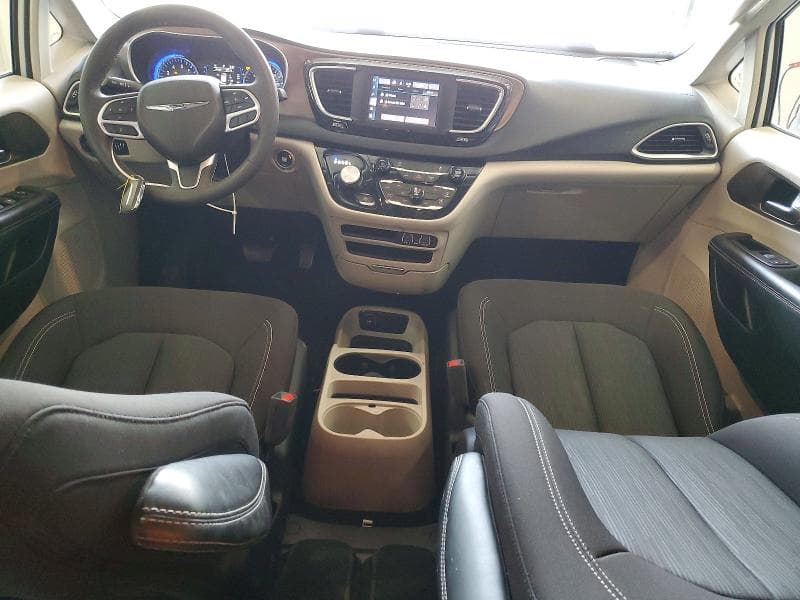 2023 CHRYSLER VOYAGER LX 8