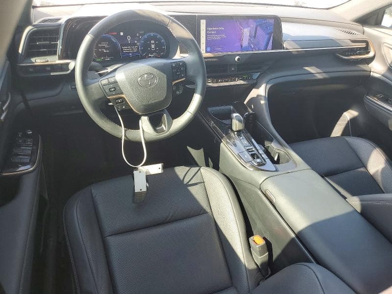 2025 TOYOTA CROWN XLE 8