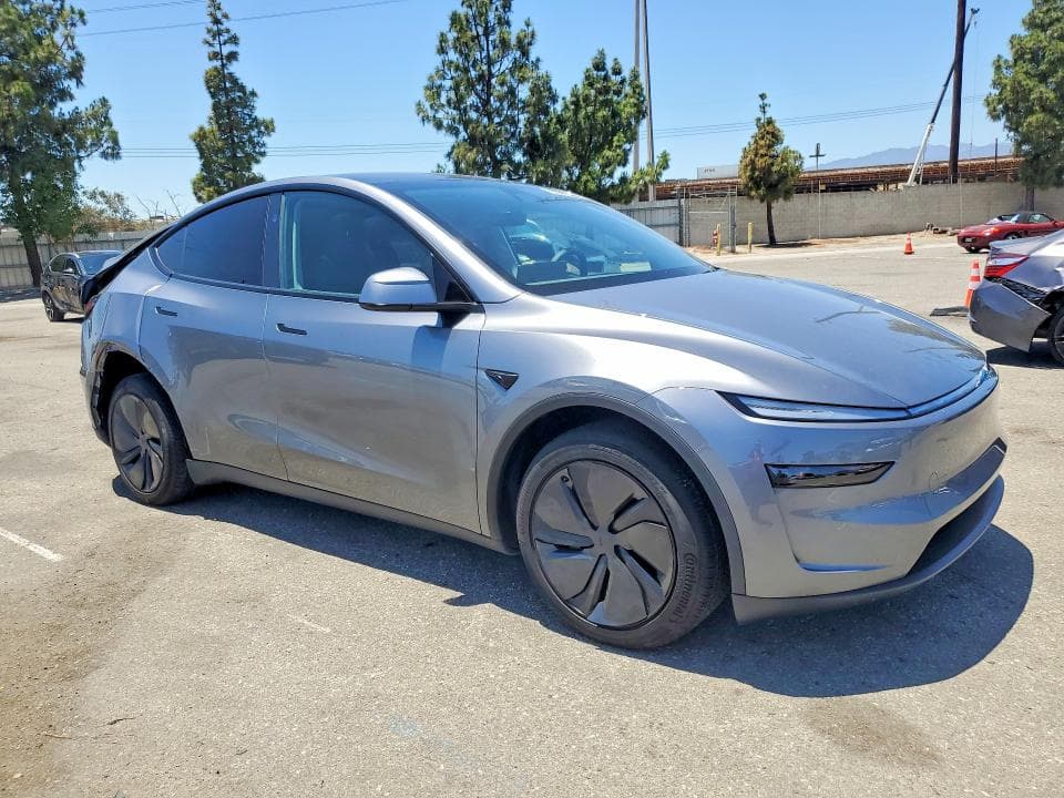 2026 TESLA MODEL Y 4