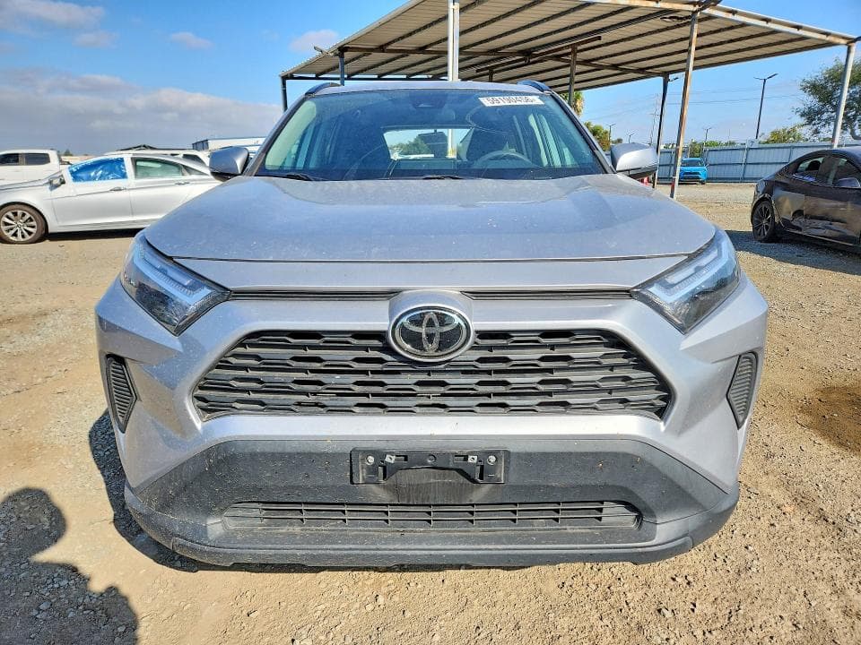 2024 TOYOTA RAV4 XLE 5