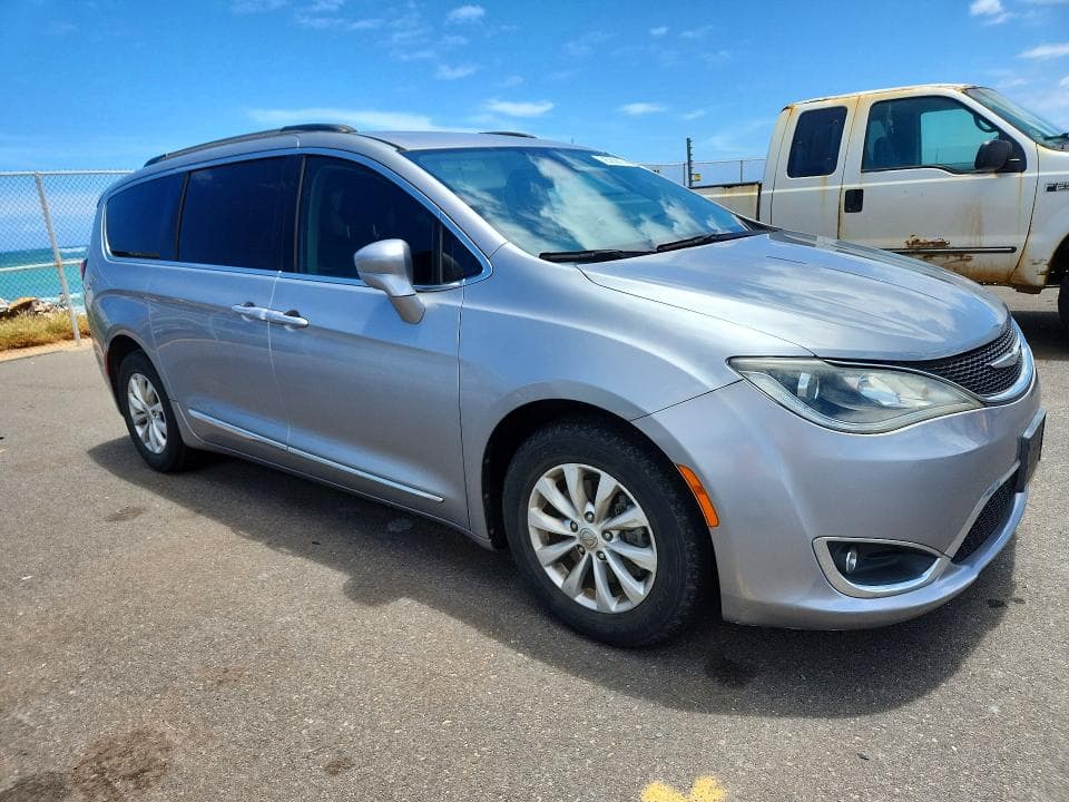 2017 CHRYSLER PACIFICA 4
