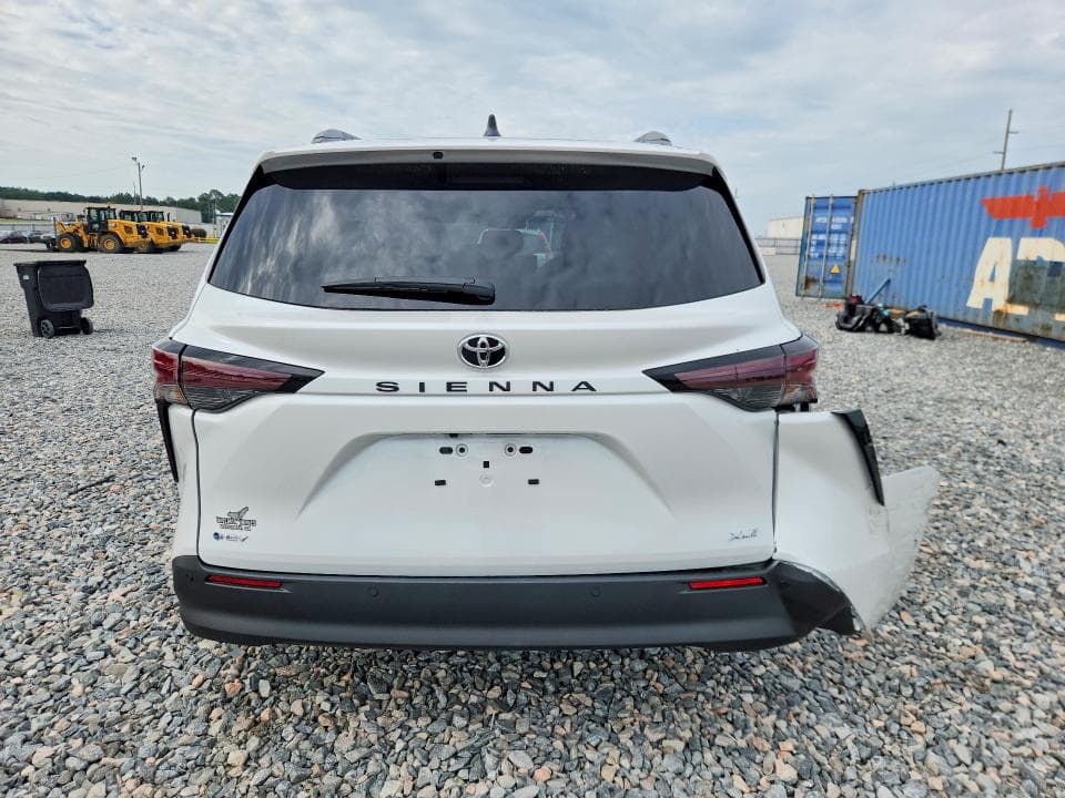 2026 TOYOTA SIENNA XLE 8-PASSENGER 6