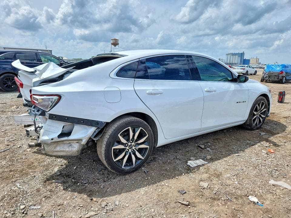2023 CHEVROLET MALIBU RS 3