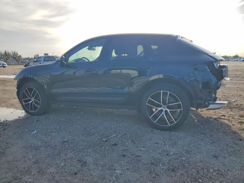 2026 PORSCHE MACAN BASE 2