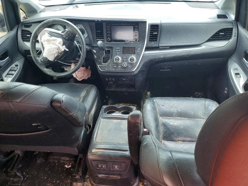 2018 TOYOTA SIENNA 8