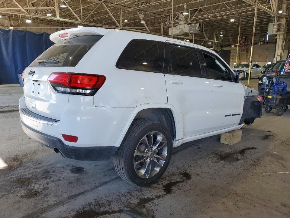 2019 JEEP GRAND CHEROKEE LAREDO 3