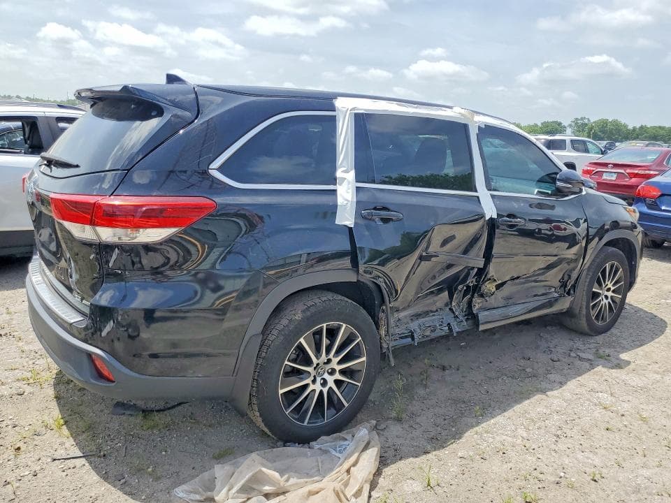 2017 TOYOTA HIGHLANDER SE 3