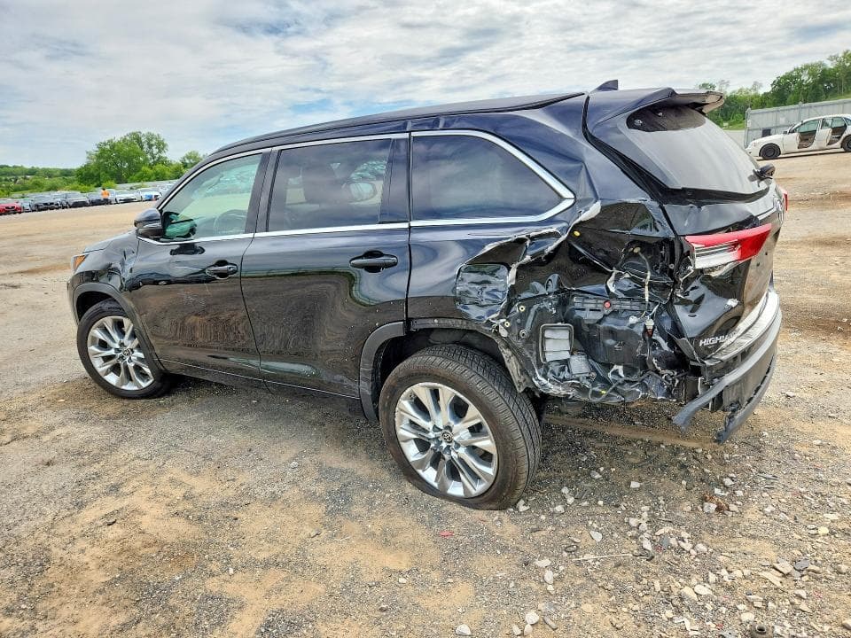 2017 TOYOTA HIGHLANDER SE 2
