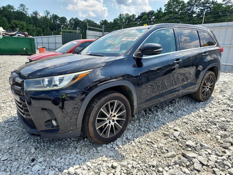 2017 TOYOTA HIGHLANDER SE - 1