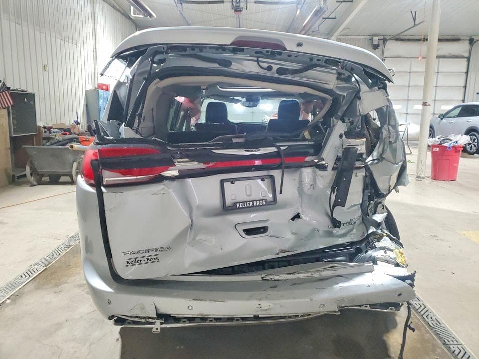 2022 CHRYSLER PACIFICA LIMITED 6