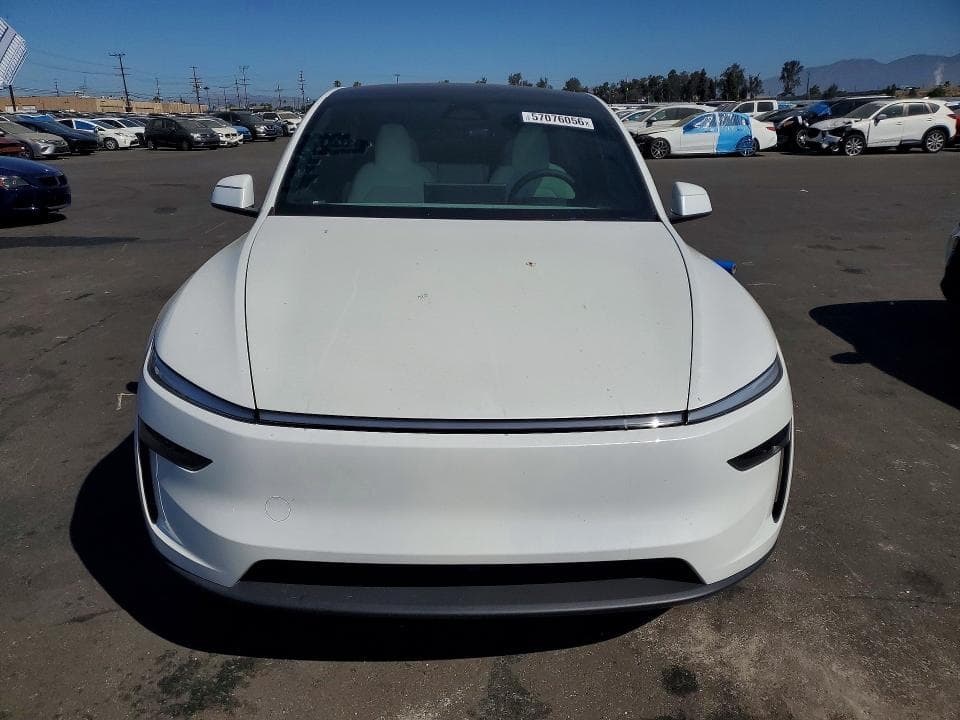 2026 TESLA MODEL Y 5