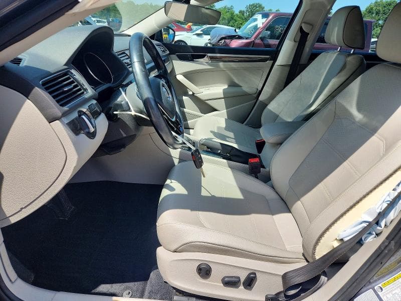2018 VOLKSWAGEN PASSAT SE 7